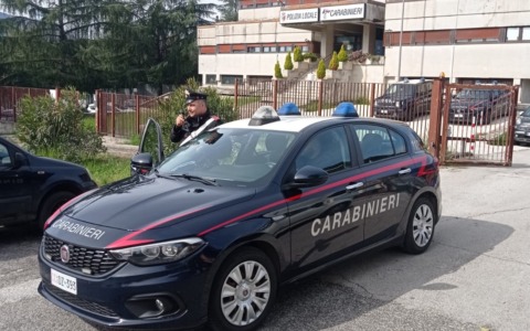 Comandante ferito durante un controllo, il conducente fugge