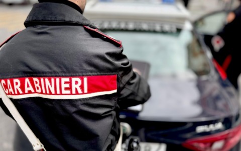 Aggressione al bar: arrestato 48enne dopo aver aggredito i carabinieri