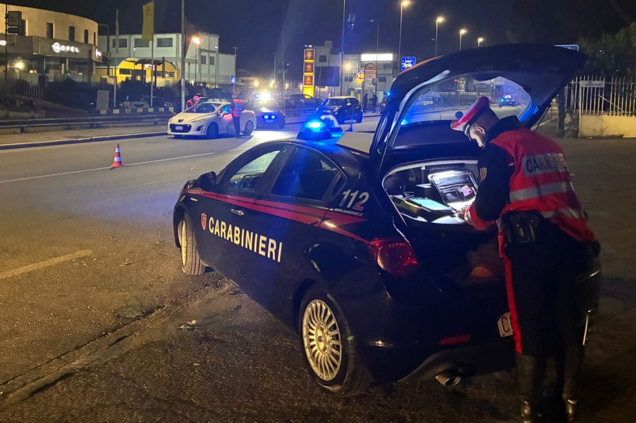 Vandali imbrattano l’ospedale Sant’Antonio Abate con simbolo No Vax