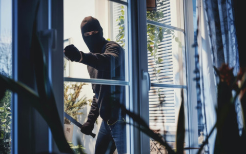 Fermato con 31 polo nel sacco: denunciato per furto