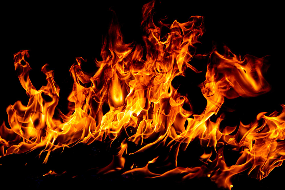 Incendio sul Monte Goi, evacuati alcuni residenti