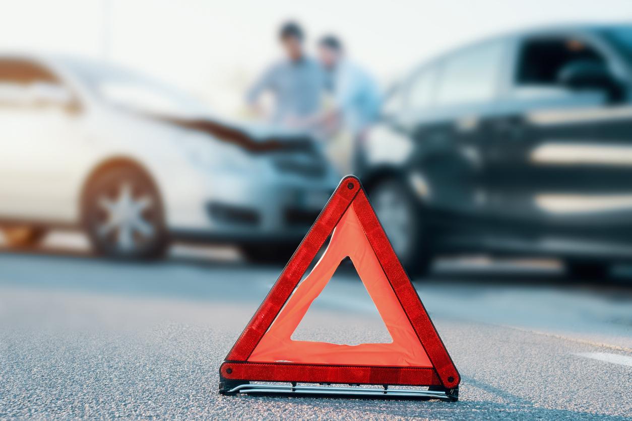 Incidente stradale: auto ribaltata e conducente ferito