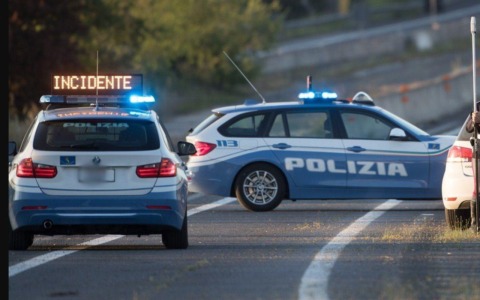 Incidente stradale tra auto e moto: ferito un centauro di 58 anni