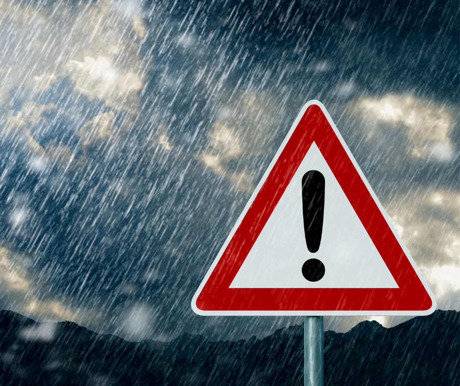 Temporali e allagamenti, viabilità in difficoltà nel Comasco