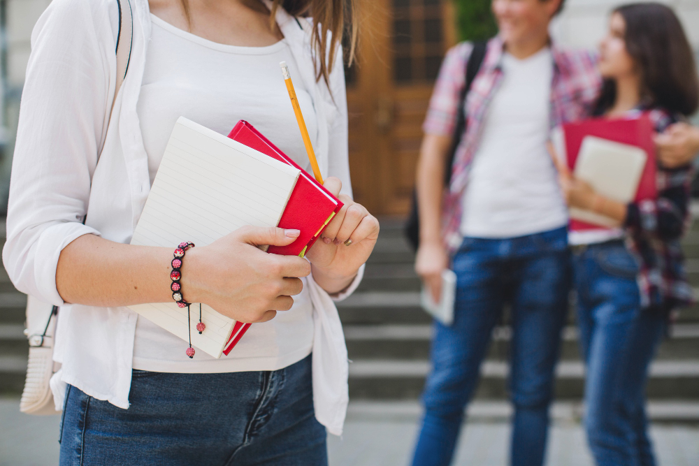 Traslochi scolastici rinviati: due scuole restano aperte
