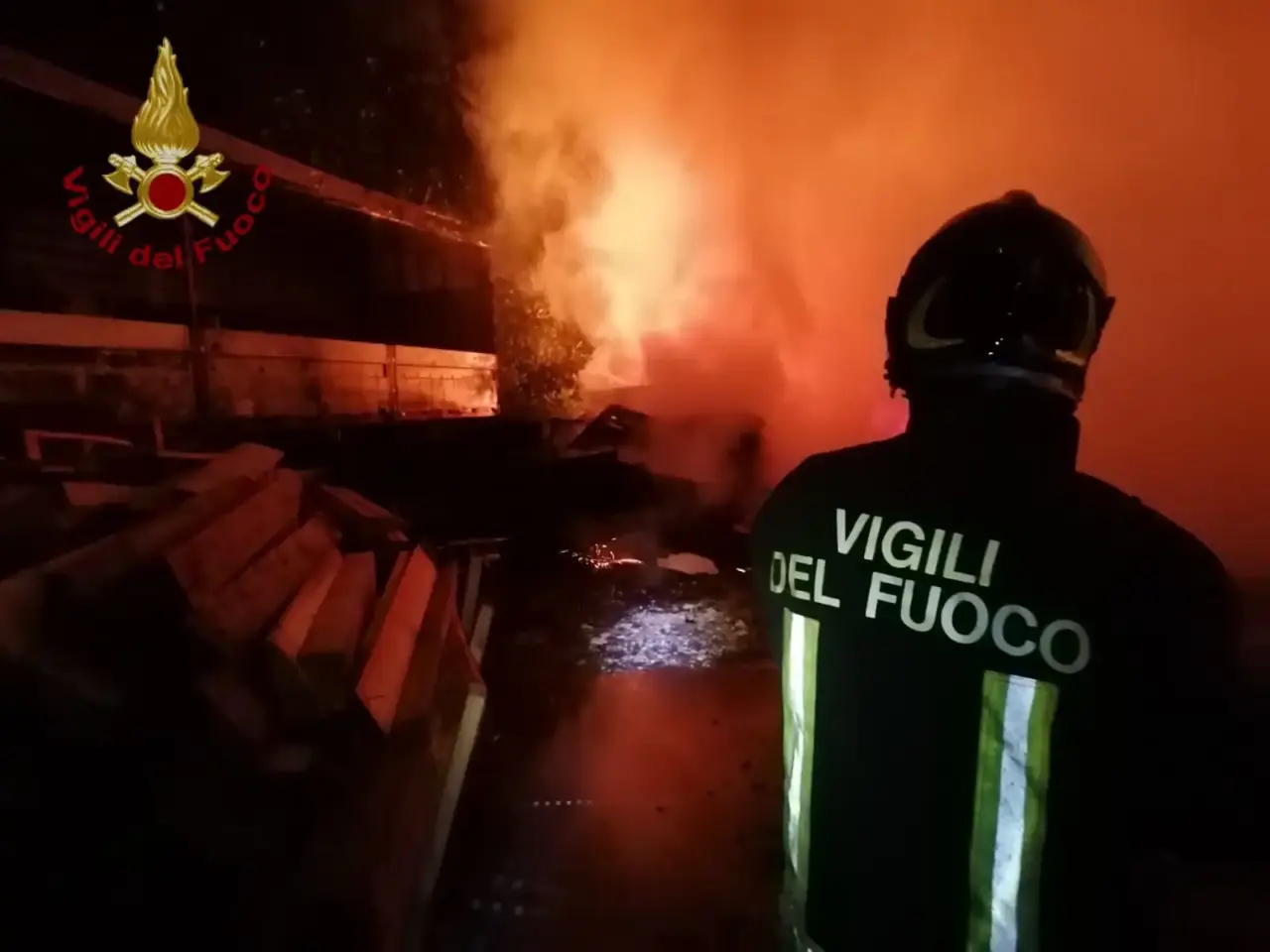 Incendio sul Monte Goj, il sottobosco resta attivo