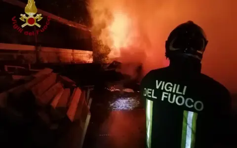 Incendio sul Monte Goj, il sottobosco resta attivo