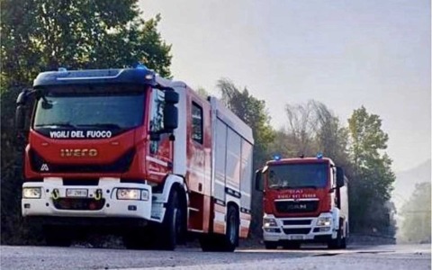 Cavalli allo stato brado attaccano una famiglia in escursione