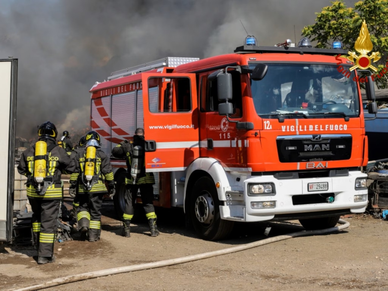 Incendio a un mezzo pesante, chiusa la statale 340