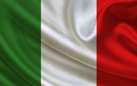 Tricolore logoro al rifugio Prabello: chiesta la sostituzione