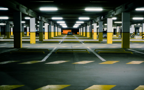Parcheggio a due livelli, cantiere vicino alla conclusione