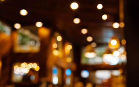 La lite al ristorante dopo il commento sui bambini e il cane