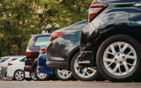 Auto danneggiata nelle strisce blu, appello da Cantù